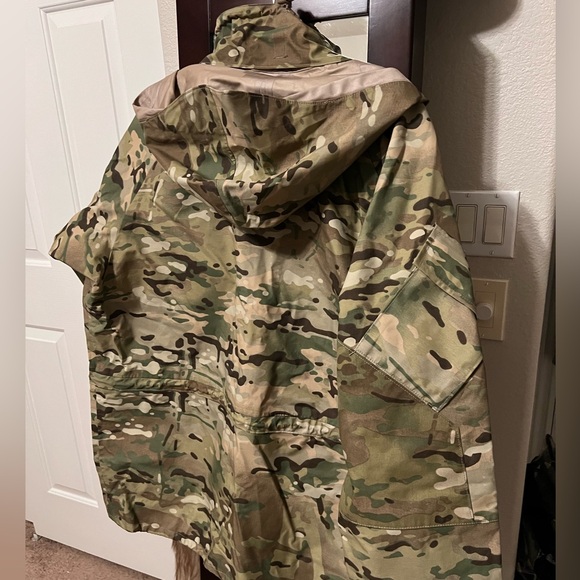 Camouflage Raincoat - Picture 2 of 10